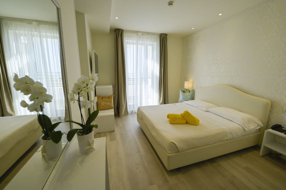 Panoramic Suite, Sea View | In-room safe, individually decorated, individually furnished