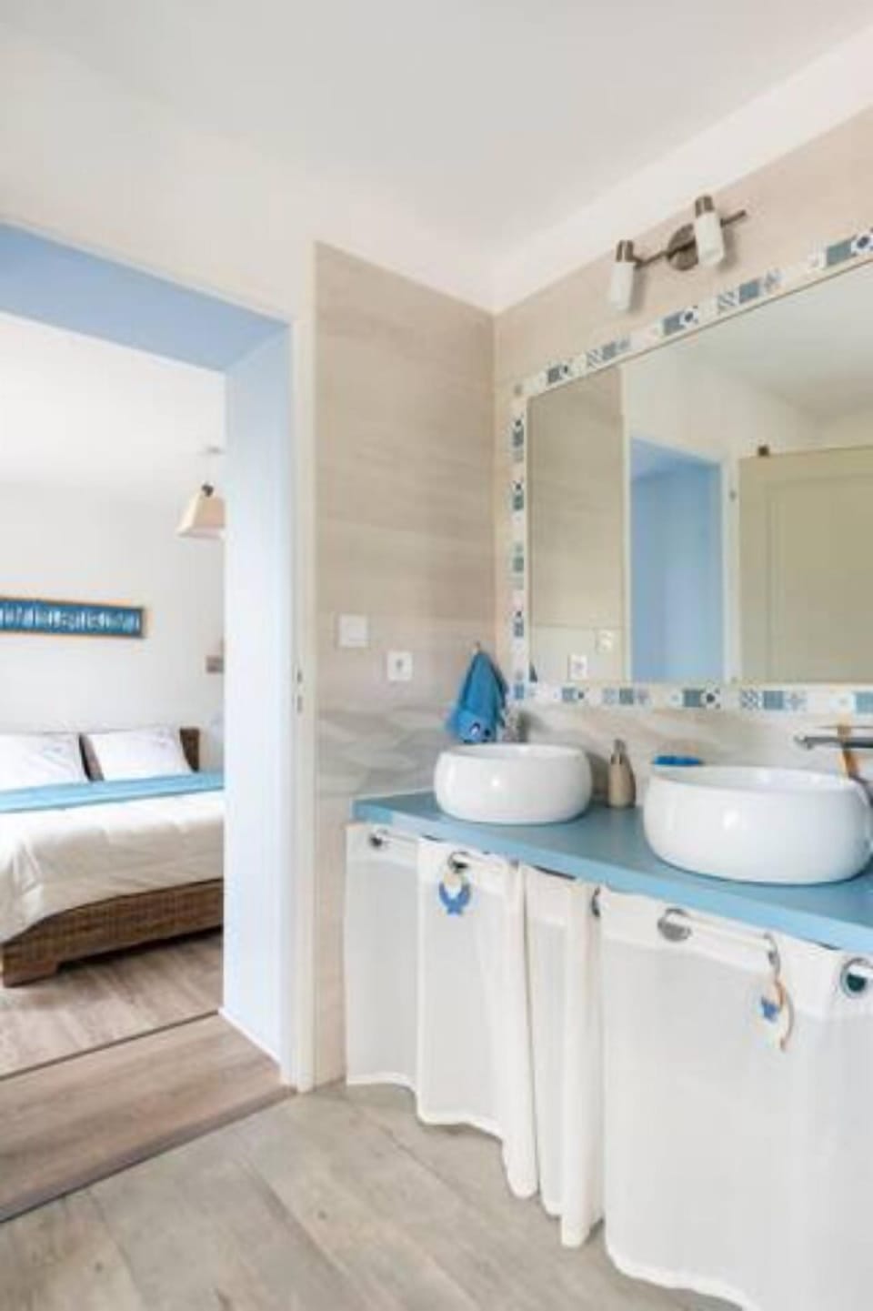 Comfort Double Room | Bathroom | Shower, free toiletries, hair dryer, slippers