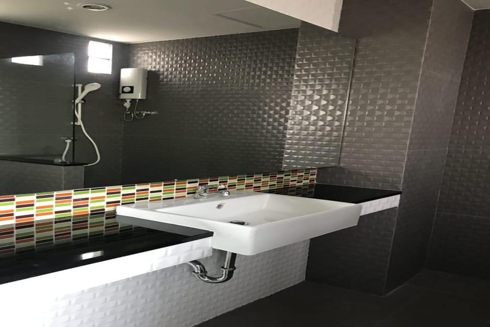 Business Room | Bathroom sink