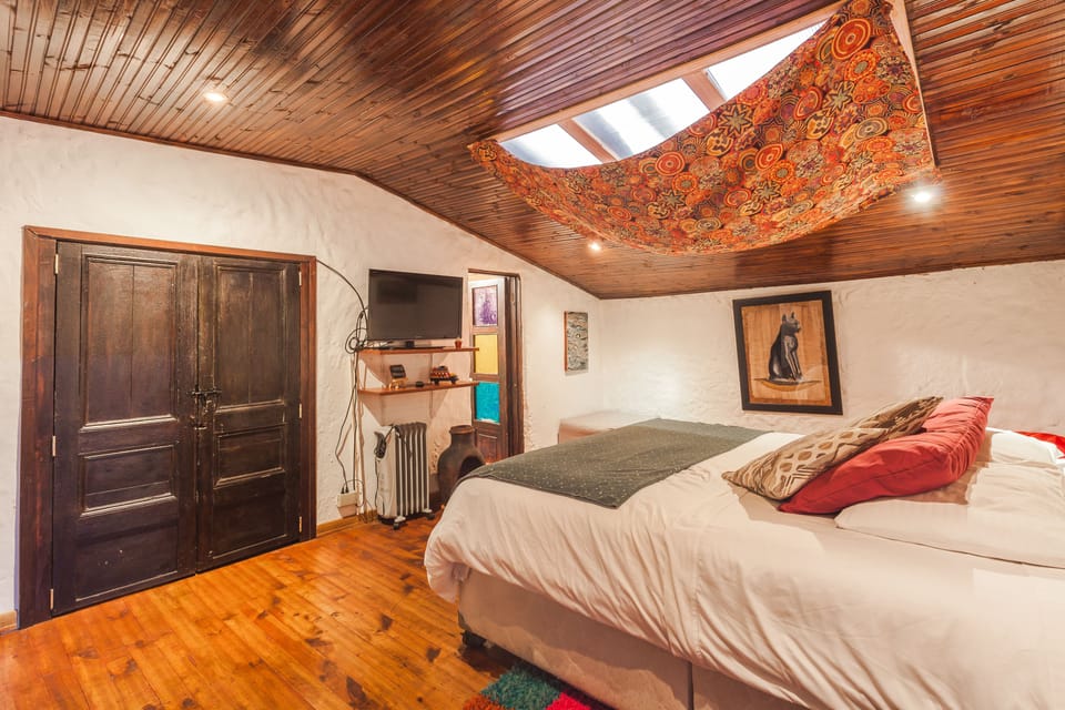 Premium bedding, individually decorated, individually furnished, desk