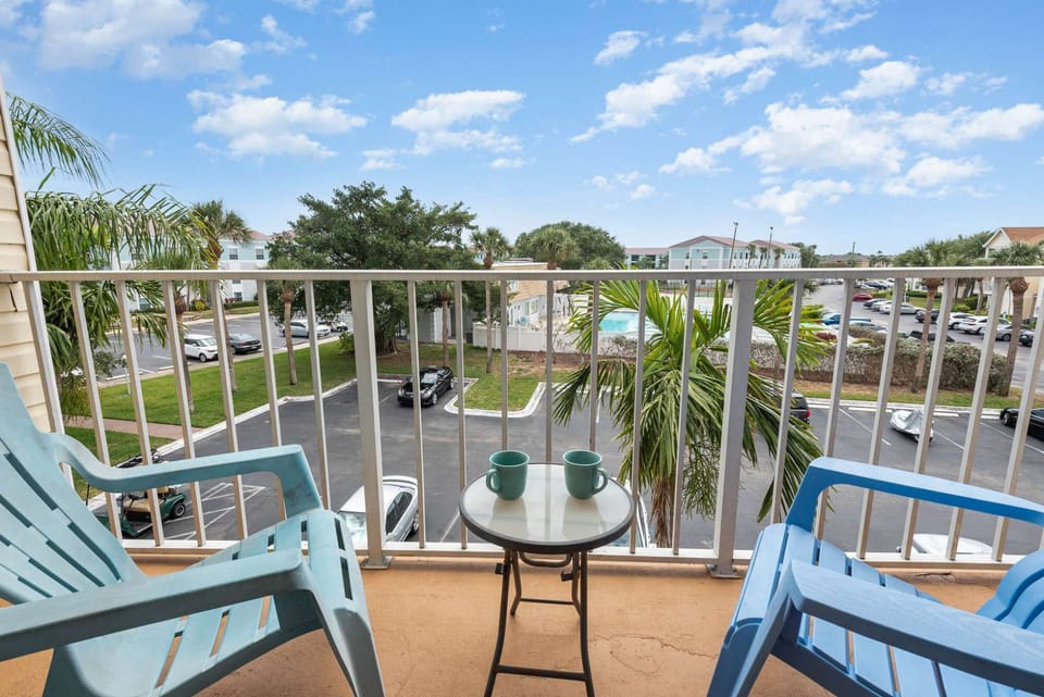 Sip your coffee while watching the sunrise or sunset. The balcony overlooks the pool of the adjacent complex. The pool for the complex is just West of the 650 building.
