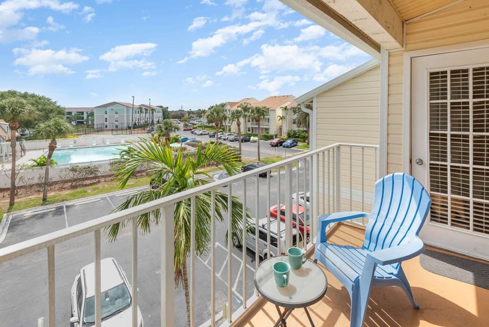 Sip your coffee while watching the sunrise or sunset. The balcony overlooks the pool of the adjacent complex. The pool for the complex is just West of the 650 building.