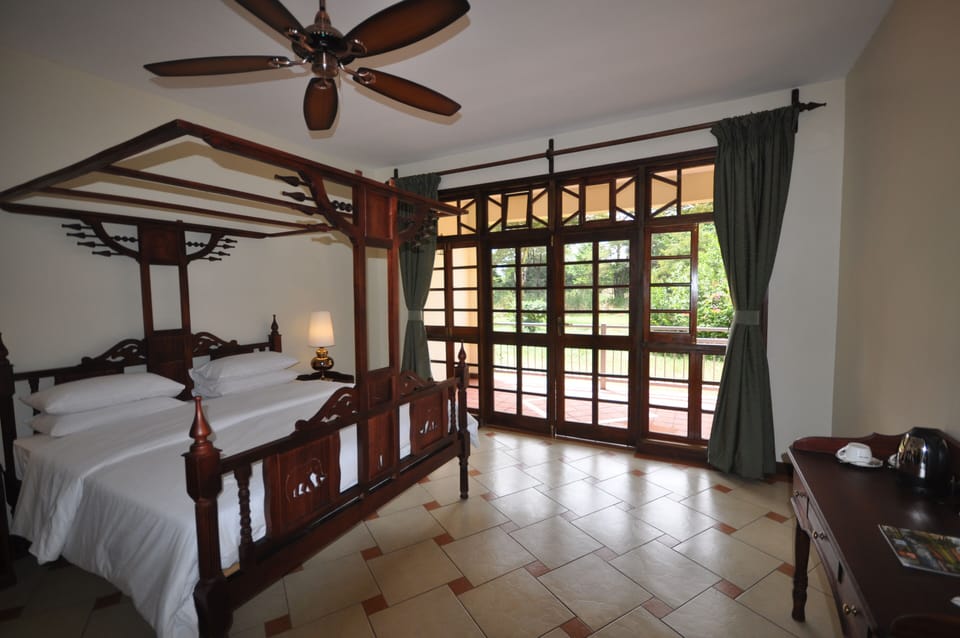 Superior Room, Pool View | In-room safe, desk, bed sheets