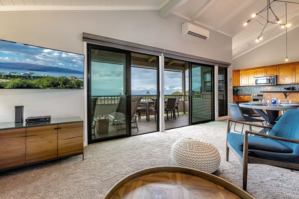 Seamless entry from the living and dining area to the lanai