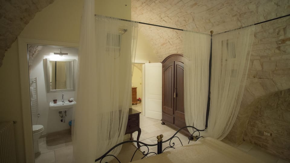 Standard Double Room, 1 Queen Bed, Private Bathroom | Bed sheets