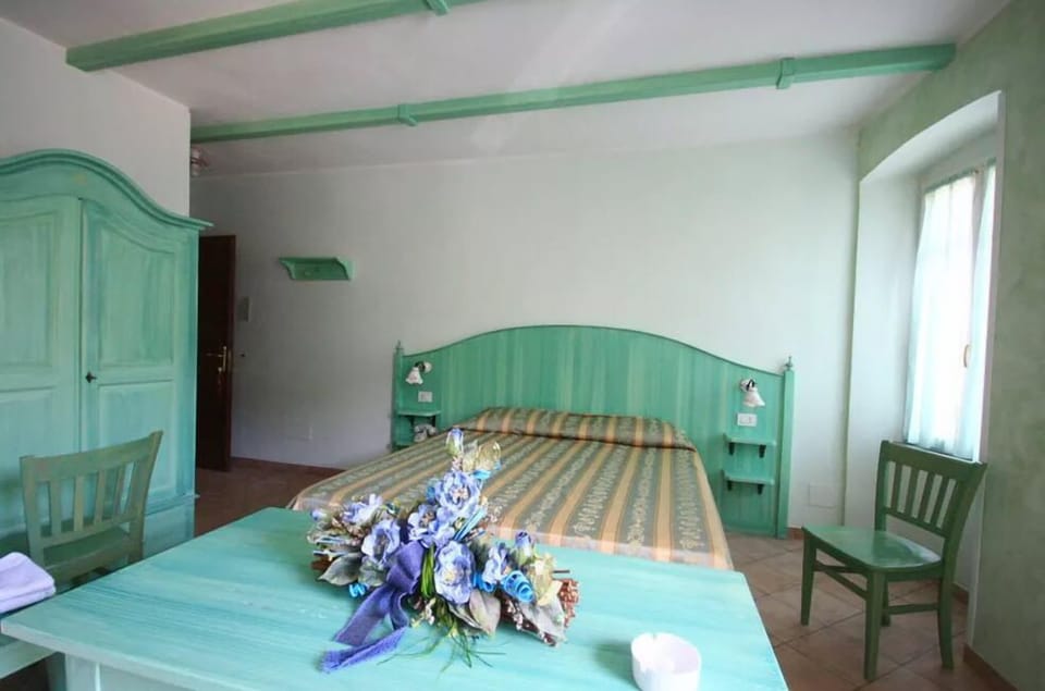 Double or Twin Room (dependance) | Desk, iron/ironing board (on request), WiFi (free)