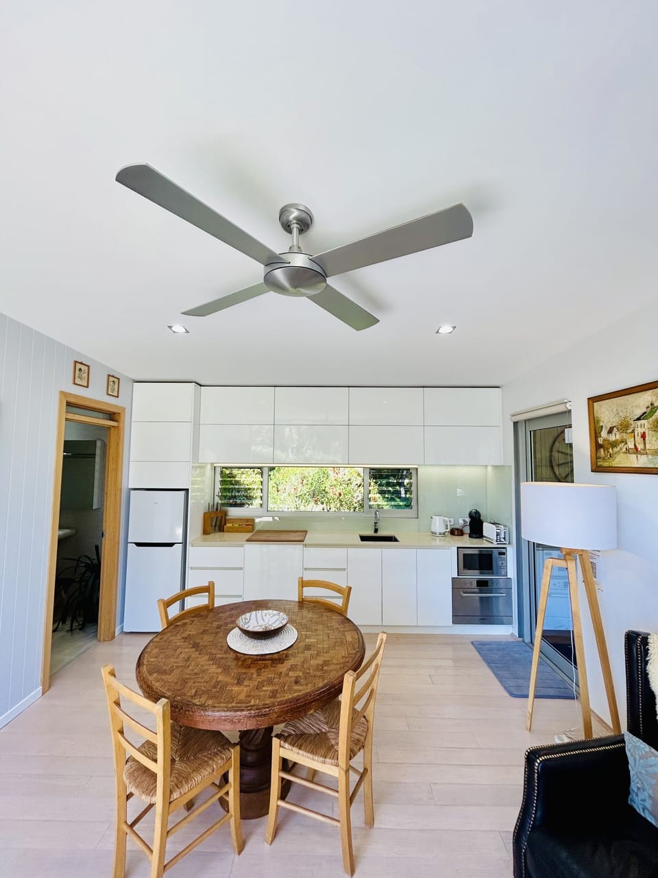Large fully equipped modern kitchenette