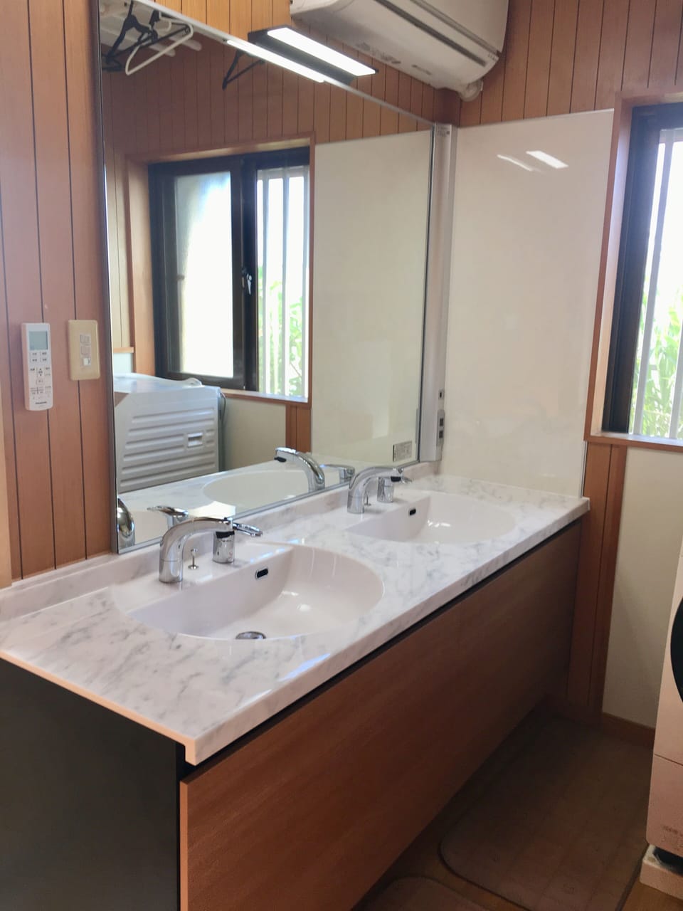 Combined shower/tub, hair dryer, slippers, towels