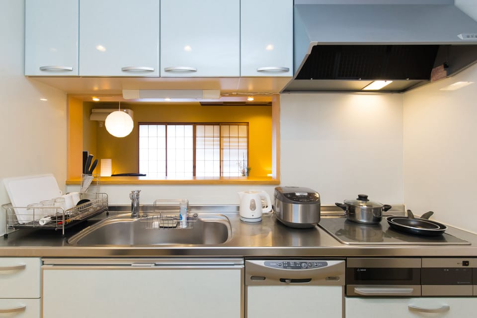 Private Vacation Home | Private kitchenette | Fridge, microwave, stovetop, dishwasher