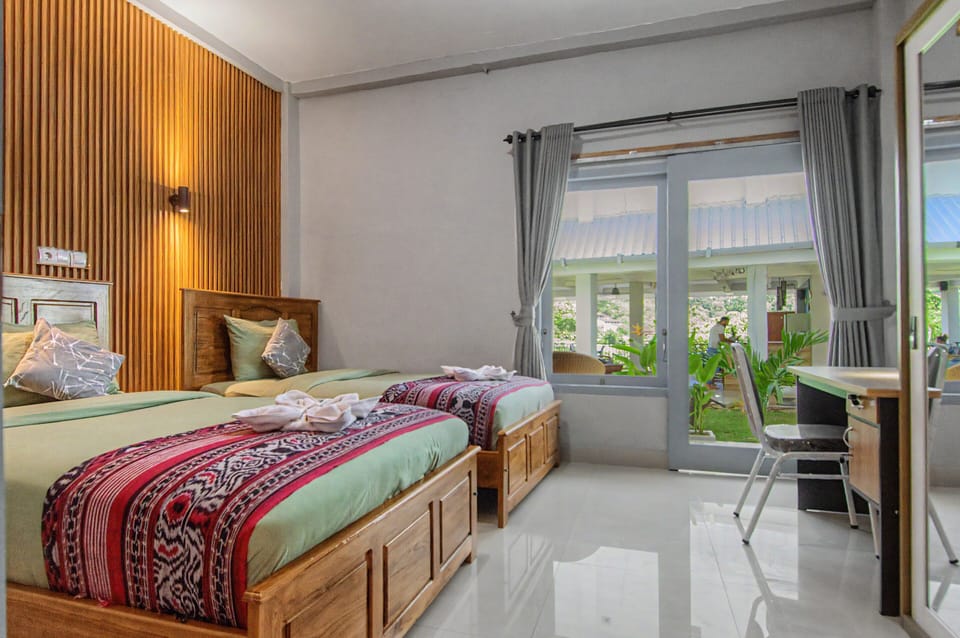 Standard Twin Room | Desk, laptop workspace, blackout drapes, WiFi (free)