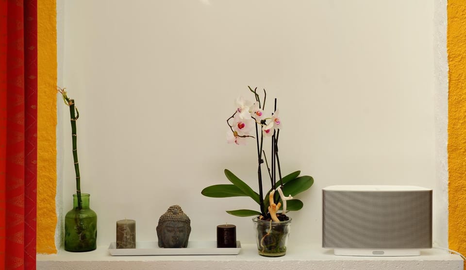 Daily continental breakfast (EUR 9.50 per person)