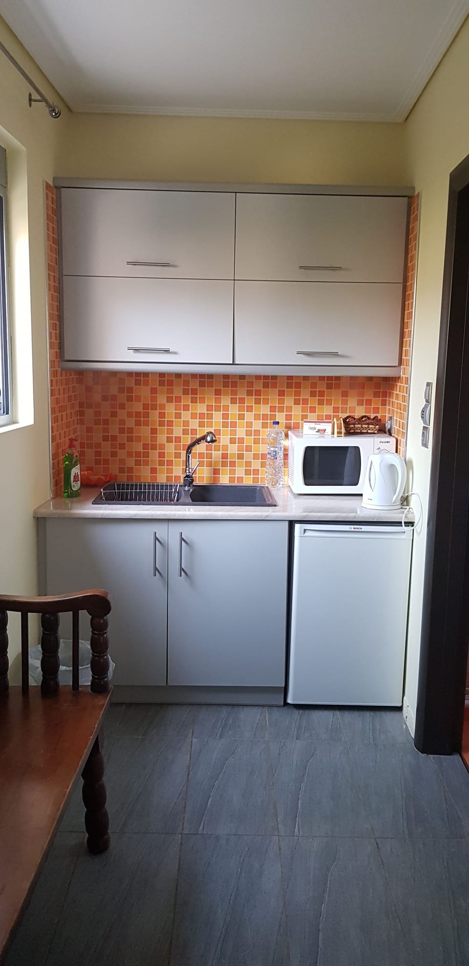 Studio, Garden View | Private kitchenette | Fridge, coffee/tea maker, electric kettle
