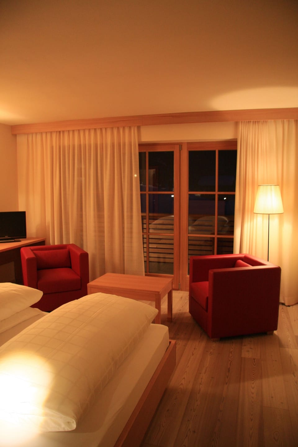 Deluxe Double or Twin Room, Mountain View | Premium bedding, in-room safe, desk, cribs/infant beds