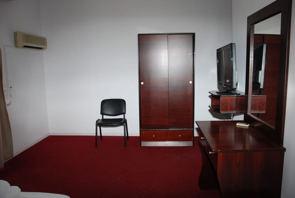 Triple Room | Free WiFi, bed sheets