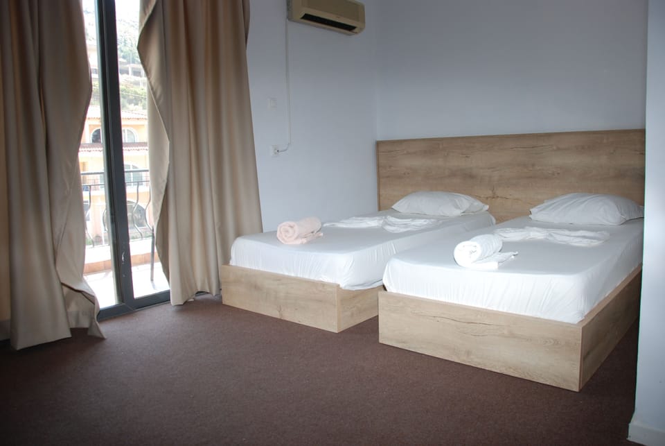 Triple Room | Free WiFi, bed sheets
