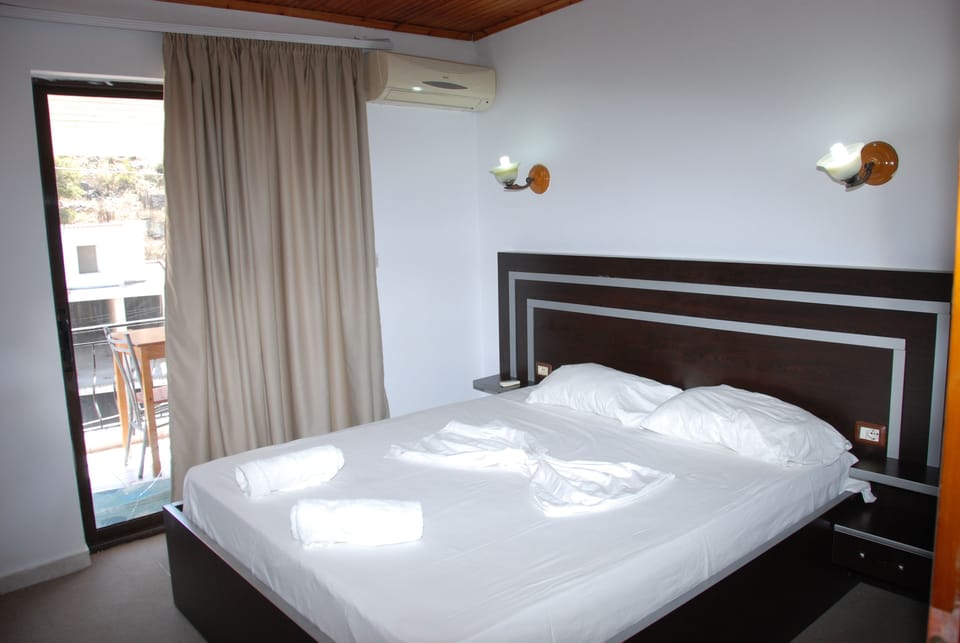 Double Room | Free WiFi, bed sheets