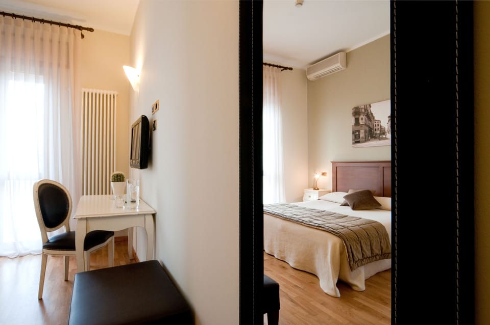 Double Room Single Occupancy | In-room safe, desk, soundproofing, iron/ironing board