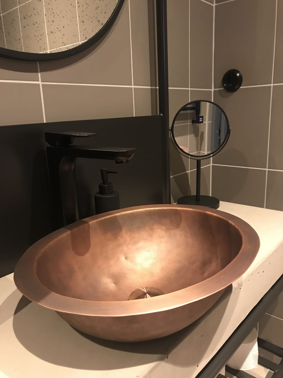Bathroom sink