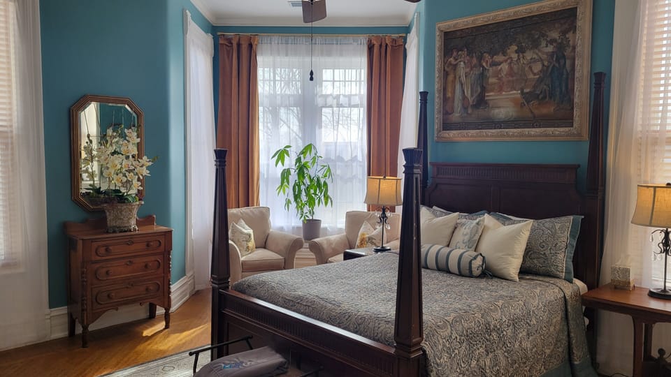 Deluxe Suite, 1 Queen Bed (Turret Suite) | Individually decorated, individually furnished, iron/ironing board