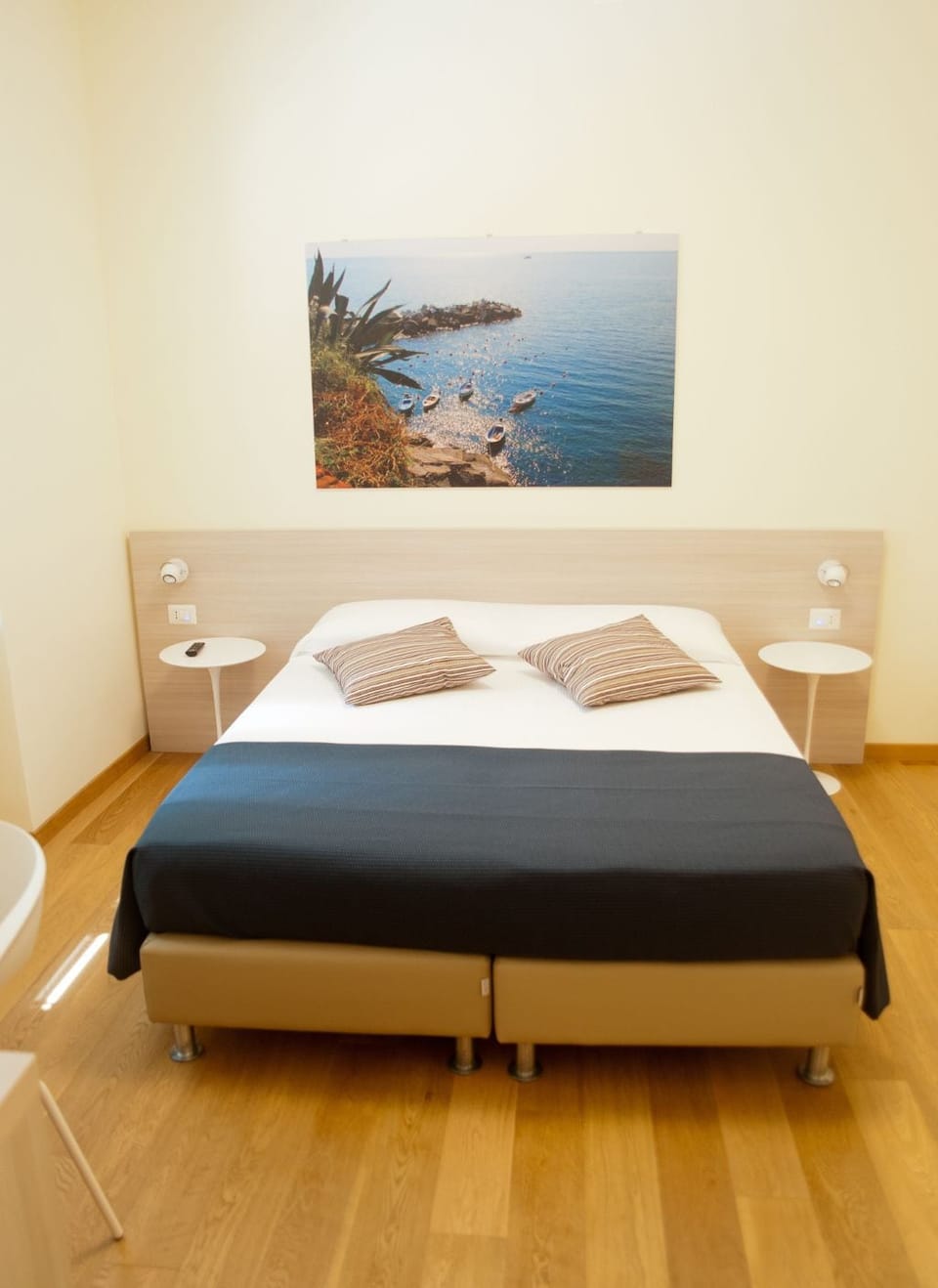 Minibar, in-room safe, desk, free WiFi