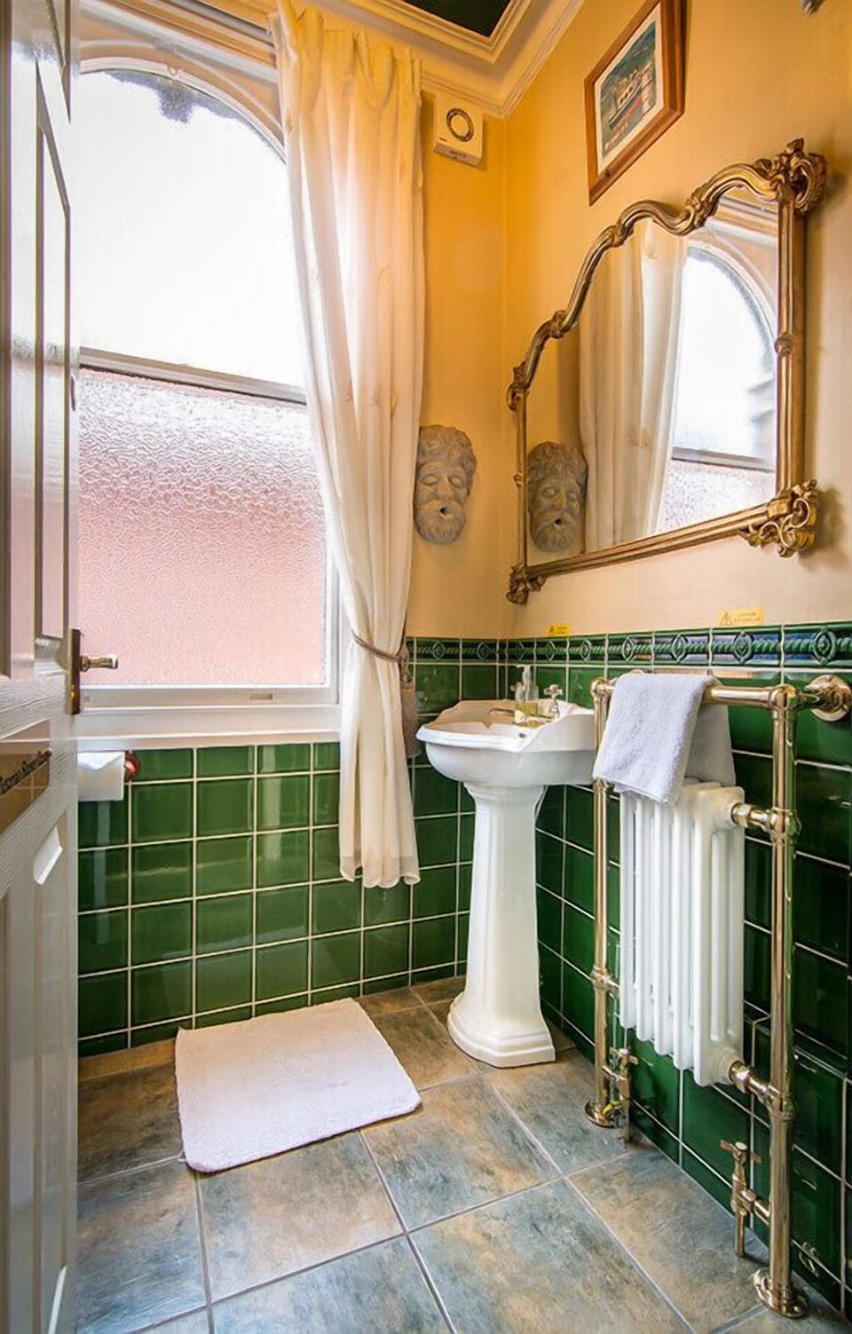 Romantic Double Room (Victorian, external private bathroom) | Bathroom | Free toiletries, hair dryer, bathrobes, slippers