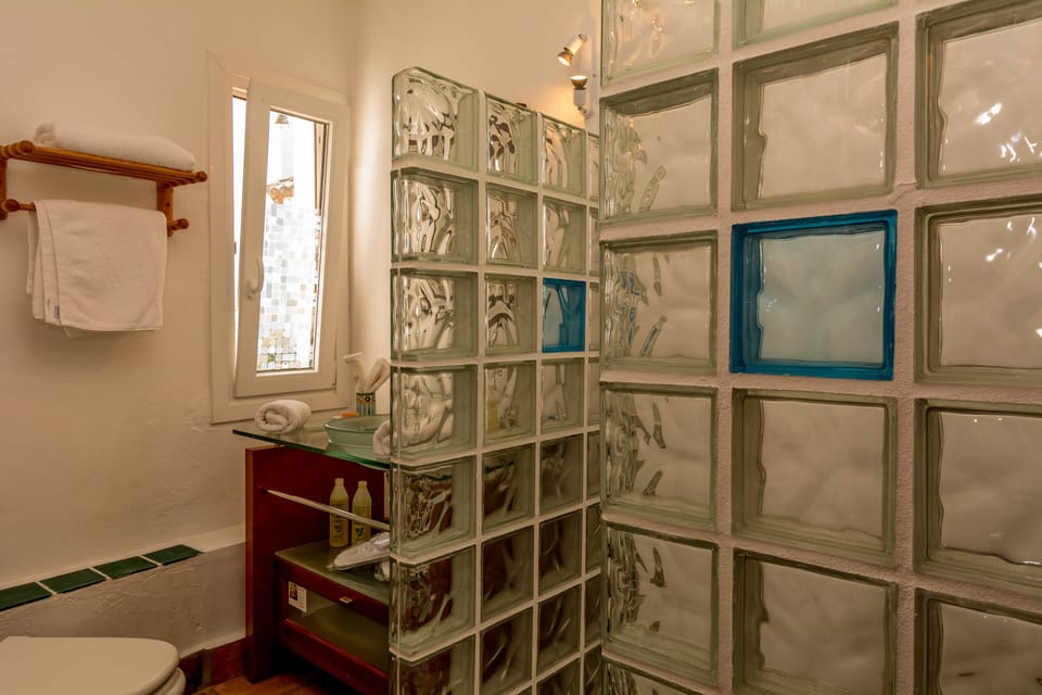 Egyptian cotton sheets, premium bedding, down comforters, minibar