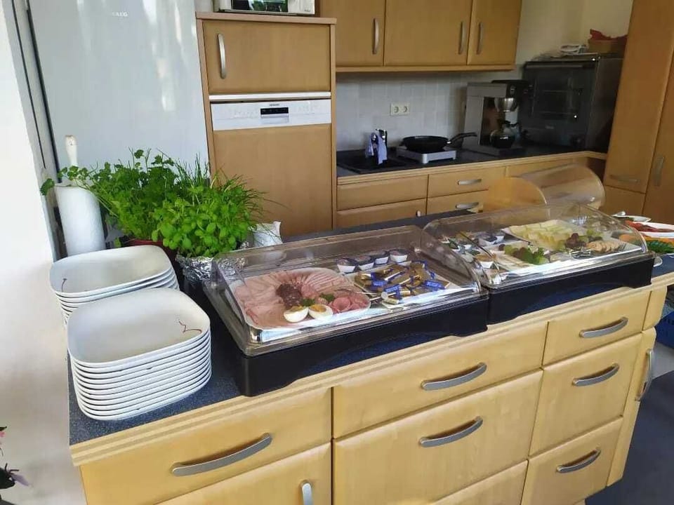 Daily buffet breakfast for a fee