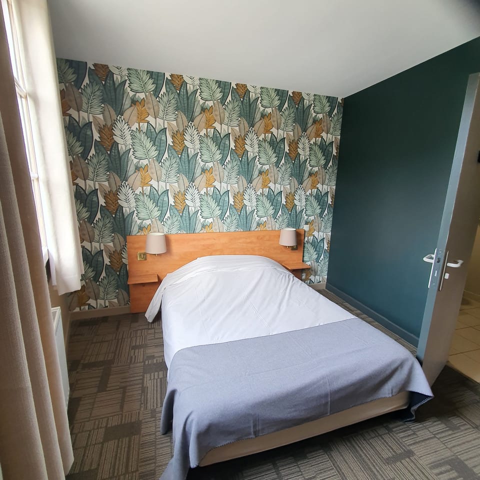 Double Room | Desk, free WiFi, bed sheets