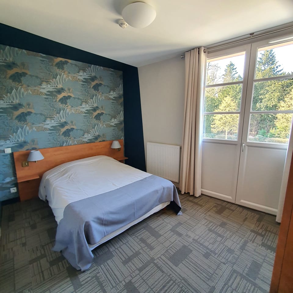 Double Room | Desk, free WiFi, bed sheets