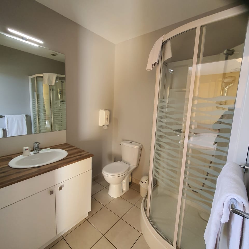 Shower, rainfall showerhead, towels