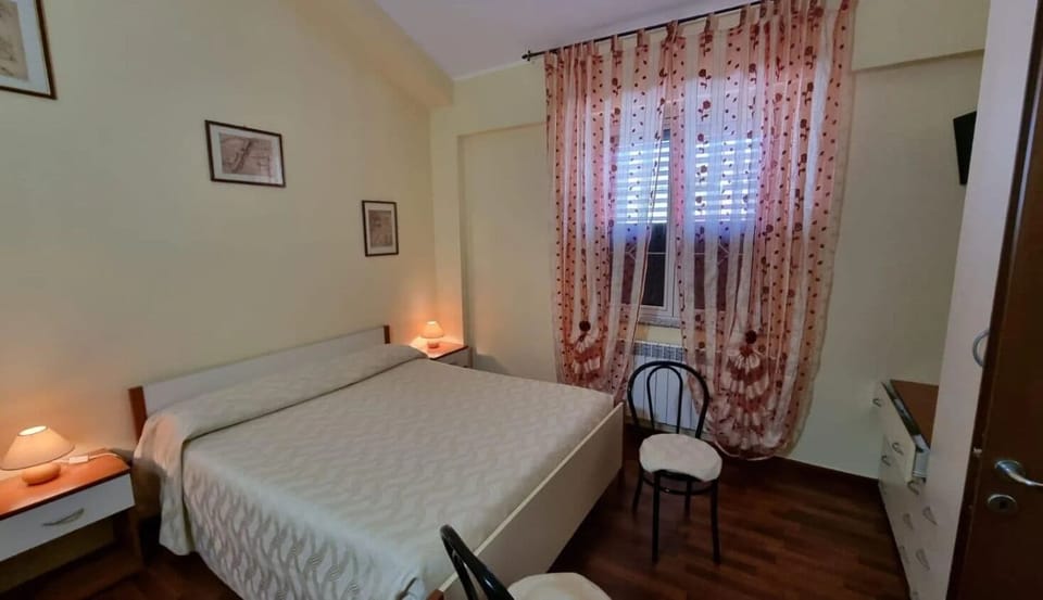 Triple Room | Desk, rollaway beds (surcharge), WiFi (free)
