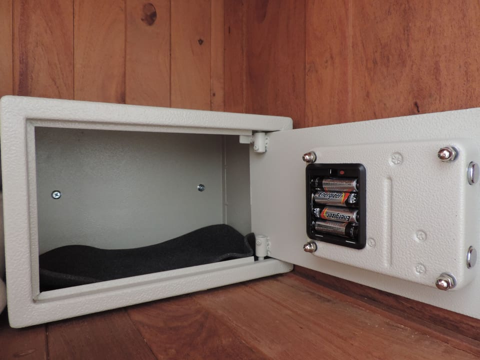 Standard Quadruple Room | Safe