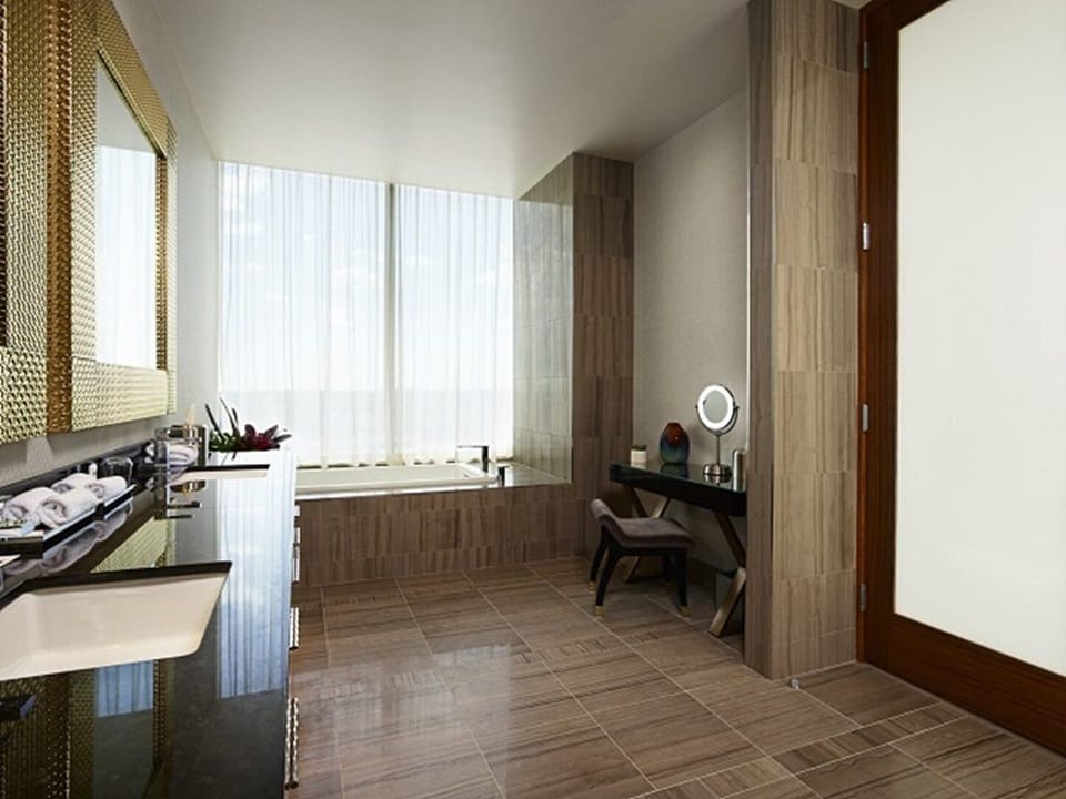 Premium bedding, in-room safe, desk, iron/ironing board