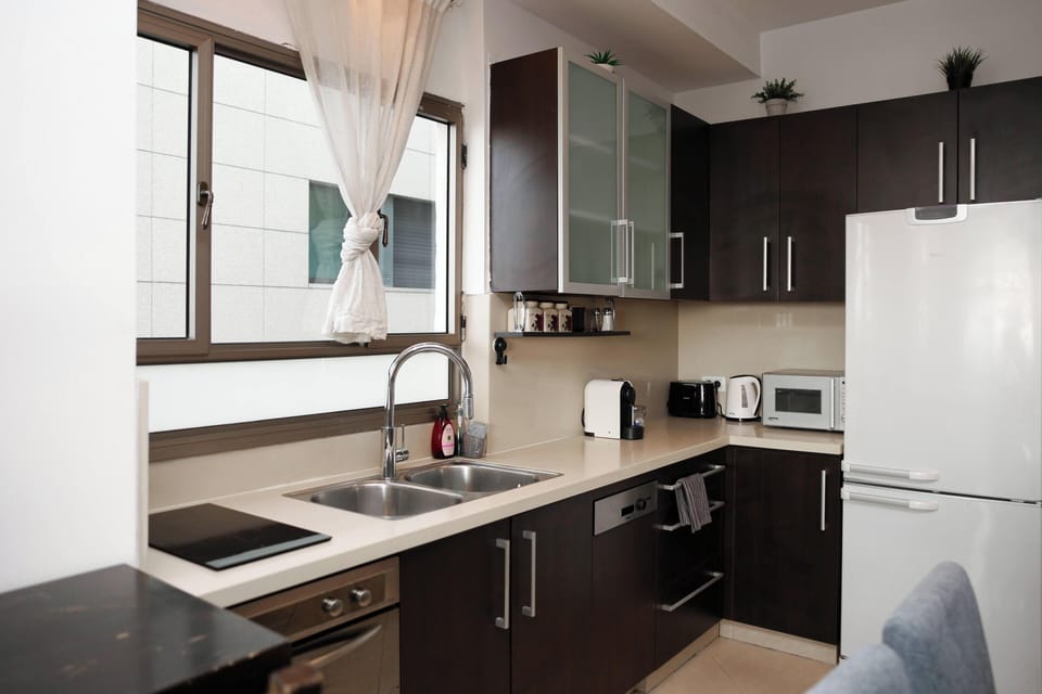 Deluxe Apartment, 2 Bedrooms, Beach View, Sea Facing | Private kitchen | Coffee/tea maker, freezer