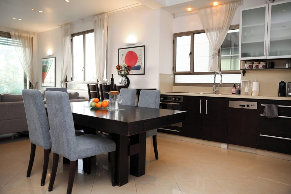 Deluxe Apartment, 2 Bedrooms, Beach View, Sea Facing | Interior detail