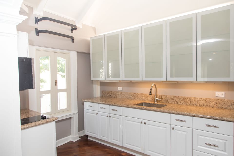 Premium Double Room, Multiple Beds, Kitchenette, Pool View (Murray) | Private kitchenette