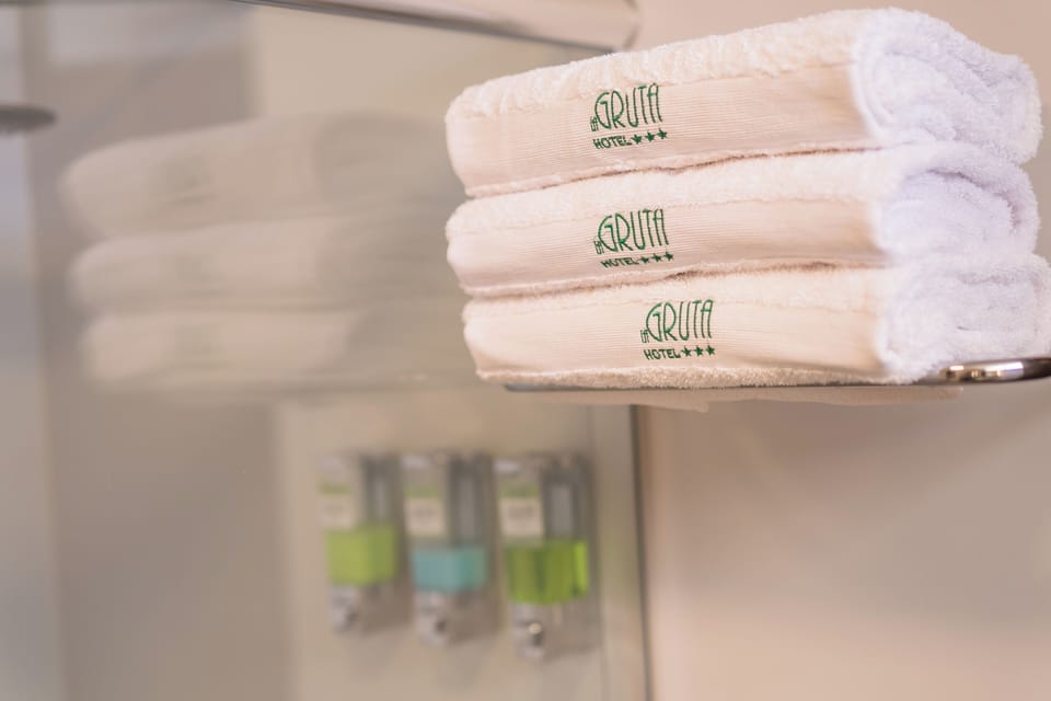 Triple Room | Bathroom | Shower, designer toiletries, hair dryer, towels