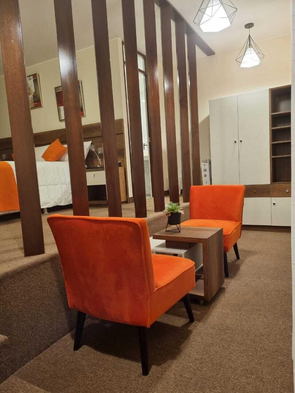 Junior Room, 1 King Bed | Hypo-allergenic bedding, minibar, laptop workspace, iron/ironing board