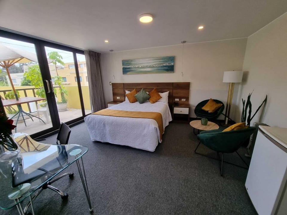 Standard Room | Hypo-allergenic bedding, minibar, laptop workspace, iron/ironing board