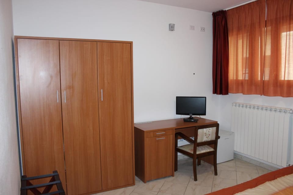 Minibar, in-room safe, desk, cribs/infant beds
