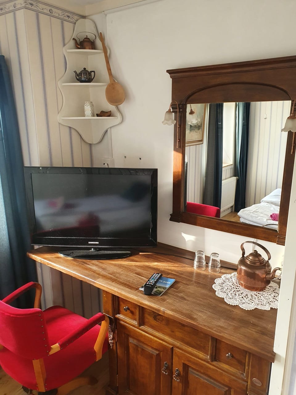Double Room, Private Bathroom | Blackout drapes, iron/ironing board (on request), cribs (surcharge)