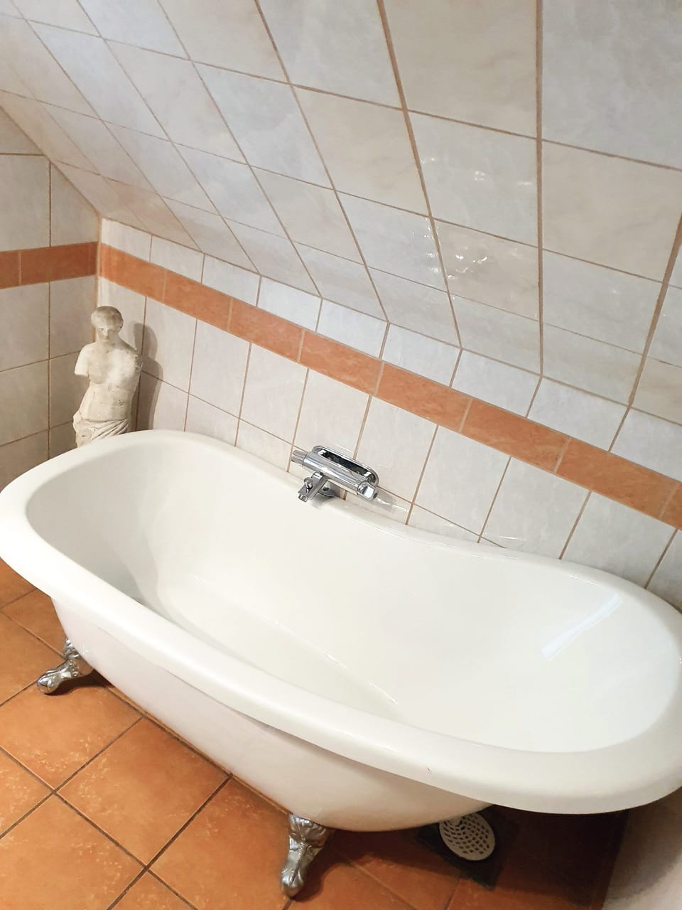 Double Room, Private Bathroom | Blackout drapes, iron/ironing board (on request), cribs (surcharge)