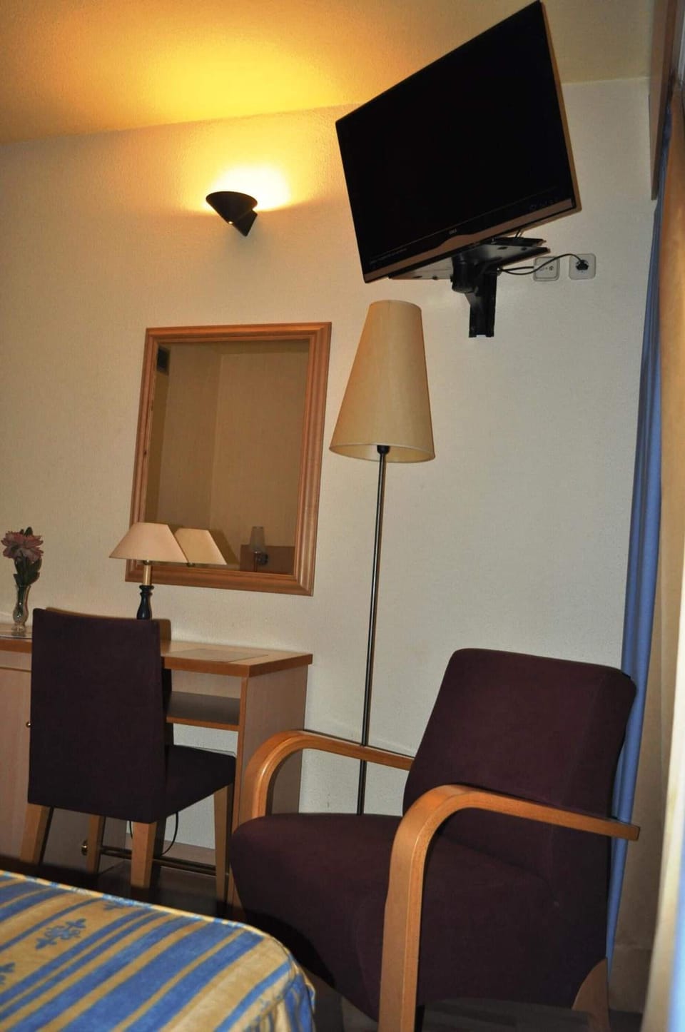 Desk, blackout drapes, iron/ironing board, free cribs/infant beds