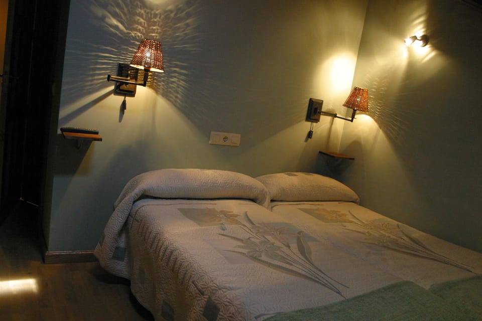 Twin Room | Individually decorated, individually furnished, rollaway beds