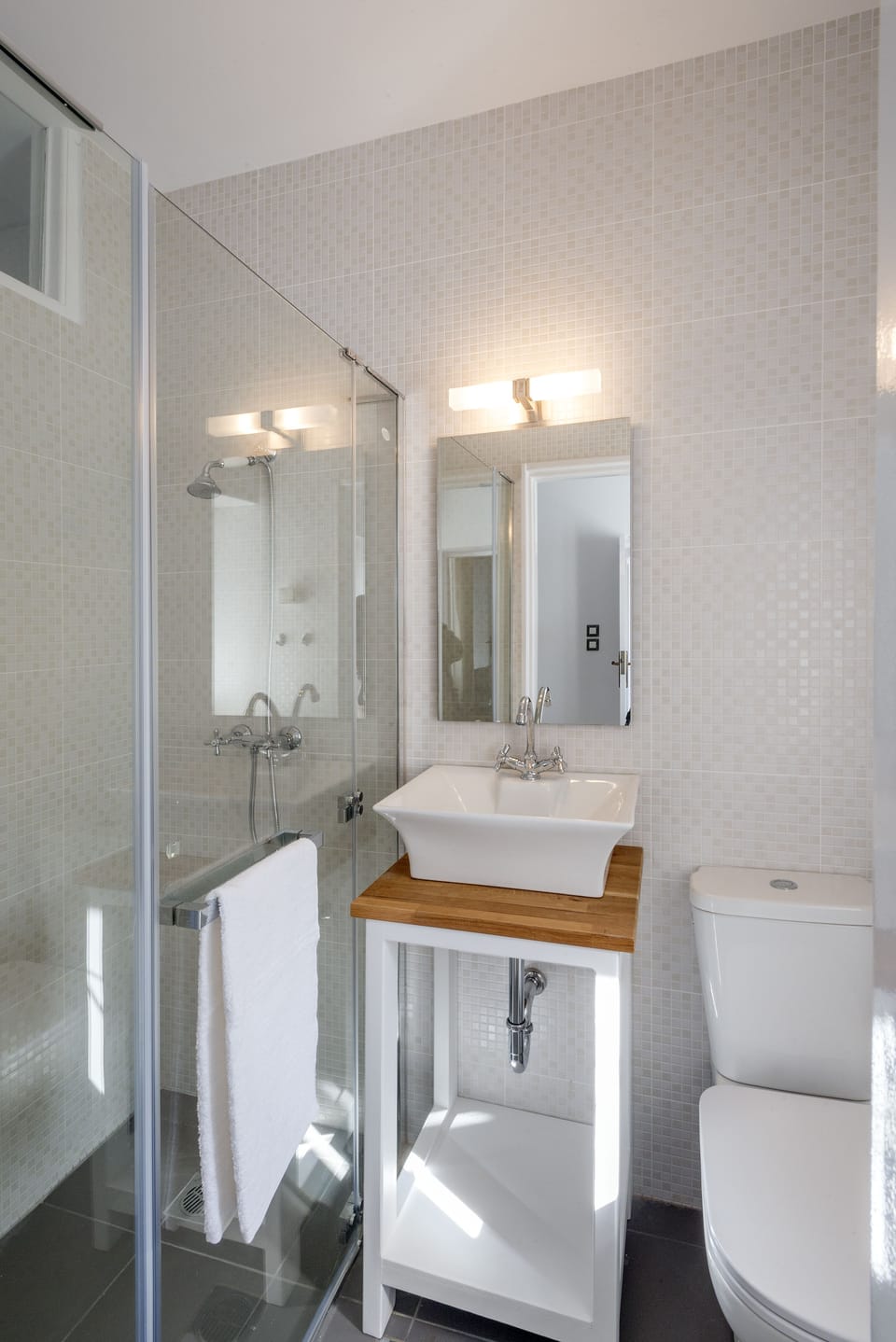 C2 One Bedroom Apartment, Terrace and City View | Bathroom | Shower, free toiletries, hair dryer, bathrobes