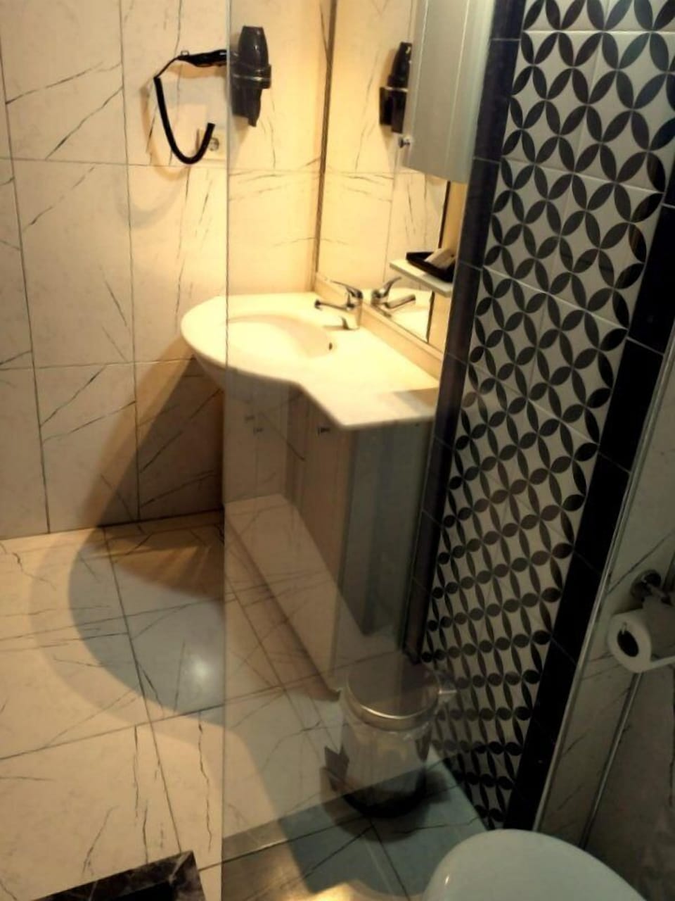 Suite Room | Bathroom | Free toiletries, hair dryer, slippers, towels