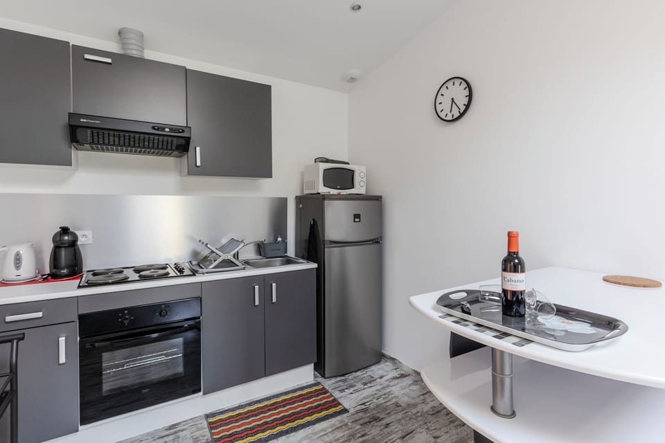 Studio (Cabernet Sauvignon) | Private kitchen | Highchair