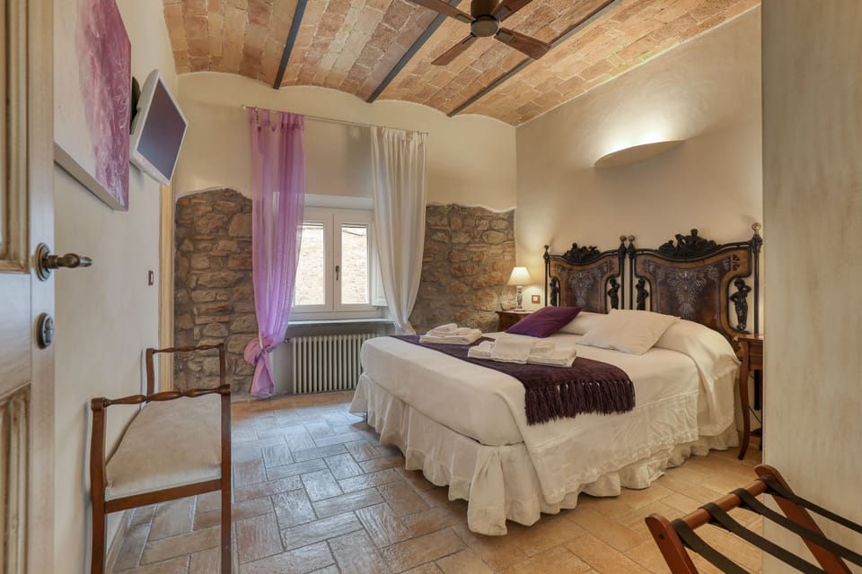 Deluxe Room, 1 Queen Bed | Premium bedding, down comforters, soundproofing, iron/ironing board