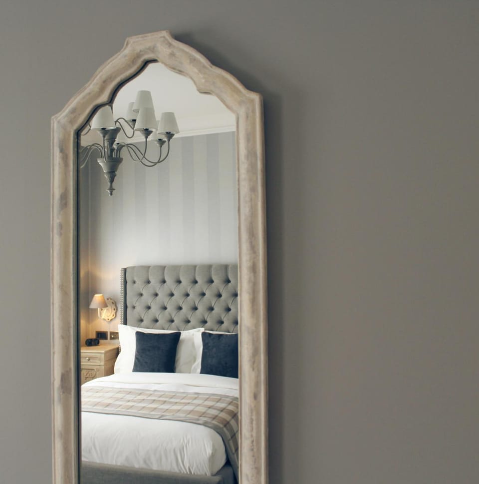 Hypo-allergenic bedding, minibar, in-room safe, desk