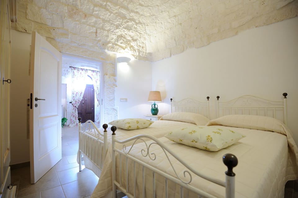 Apartment, 1 Bedroom, Ground Floor | Desk, soundproofing, cribs/infant beds, free WiFi